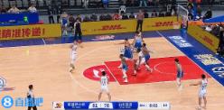 連續(xù)吃癟！克里斯先是籃下被李炎哲大帽&又被李炎哲生斷